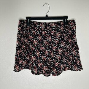 Soprano Juniors Black Floral Shorts Ruffle Pockets Size XL EUC